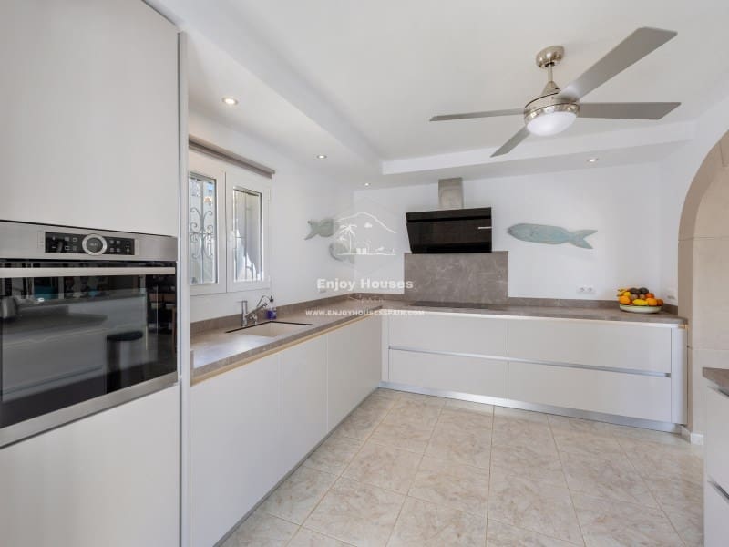 5 sypialnia Willa na sprzedaż w Benissa z basenem garażem - 795 000 € (Ref: 9536778)