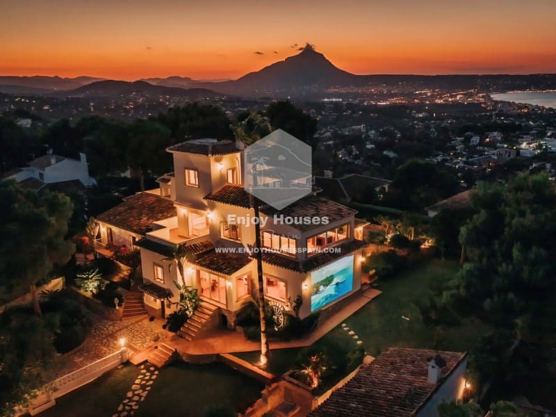 7 bedroom Villa for sale in Javea / Xabia with pool - € 1,600,000 (Ref: 9536779)