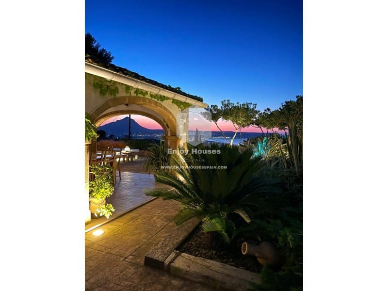 7 bedroom Villa for sale in Javea / Xabia with pool - € 1,600,000 (Ref: 9536779)