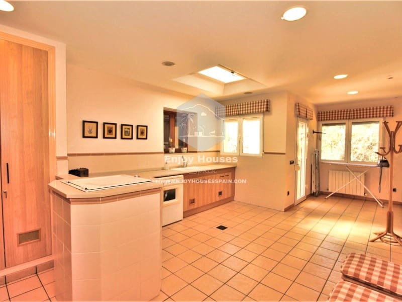 7 bedroom Villa for sale in Javea / Xabia with pool - € 1,600,000 (Ref: 9536779)