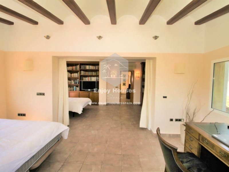 7 bedroom Villa for sale in Javea / Xabia with pool - € 1,600,000 (Ref: 9536779)