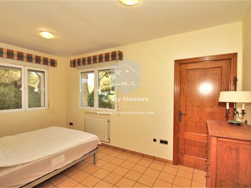 7 bedroom Villa for sale in Javea / Xabia with pool - € 1,600,000 (Ref: 9536779)