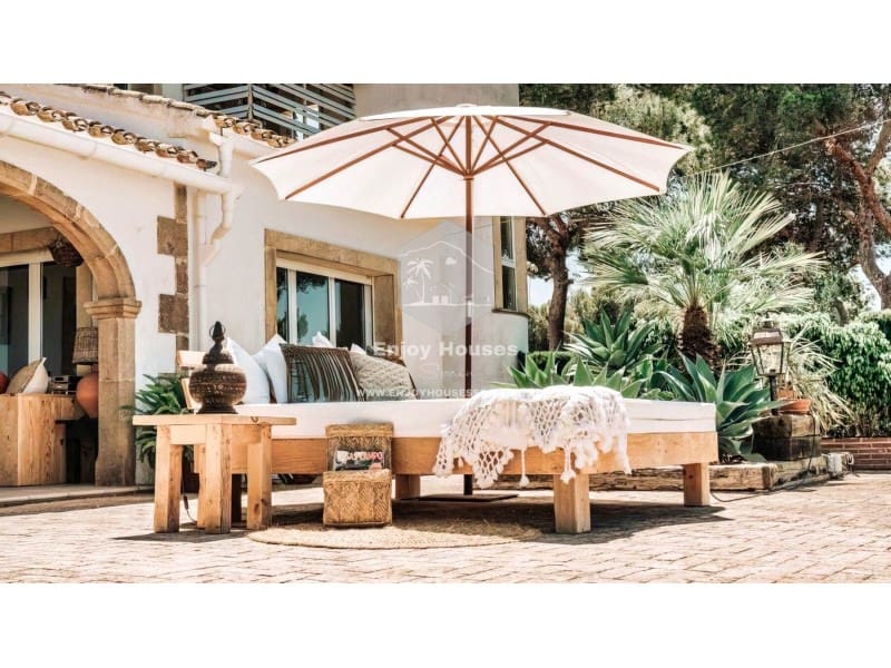 7 bedroom Villa for sale in Javea / Xabia with pool - € 1,600,000 (Ref: 9536779)