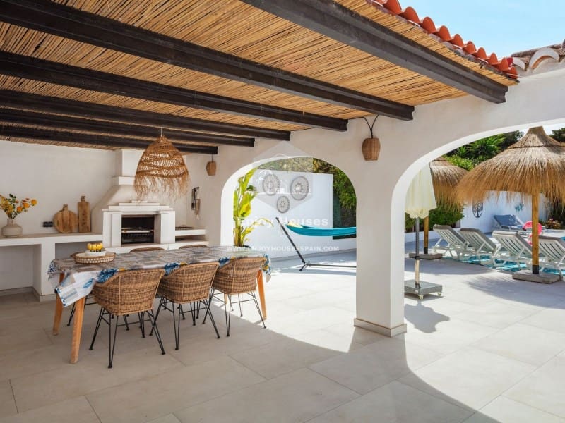 4 bedroom Villa for sale in Javea / Xabia - € 895,000 (Ref: 9537260)