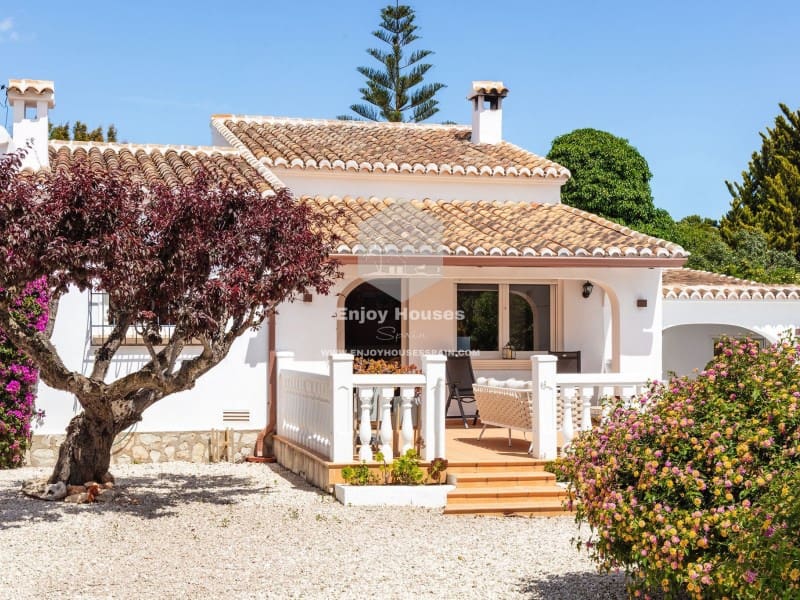 4 bedroom Villa for sale in Javea / Xabia - € 895,000 (Ref: 9537260)