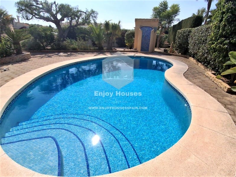 3 soveværelse Villa til salg i Calpe / Calp med swimmingpool - € 650.000 (Ref: 9573659)
