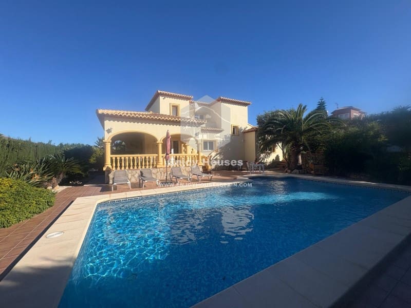 3 soveværelse Villa til salg i Javea / Xabia med swimmingpool - € 649.000 (Ref: 9616132)