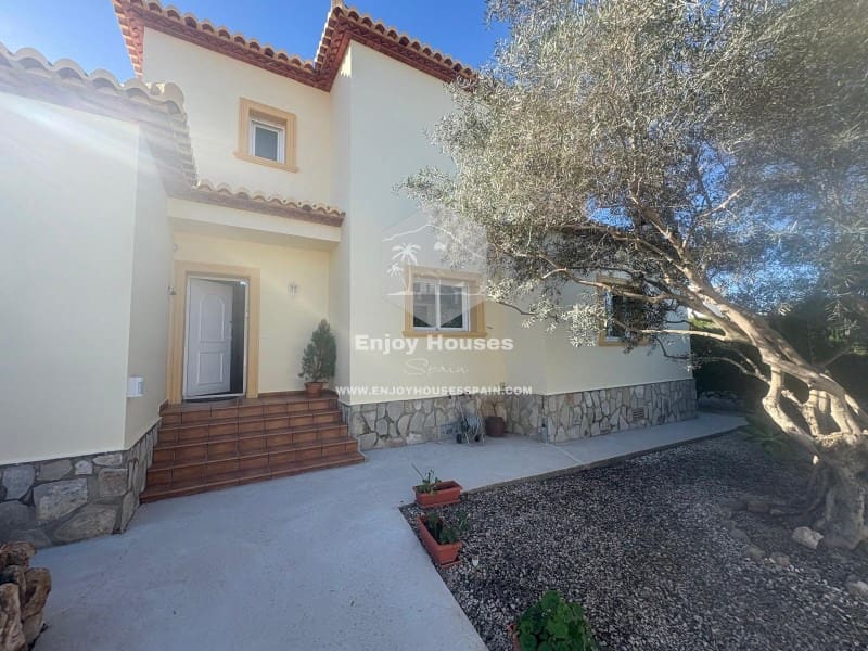 3 soveværelse Villa til salg i Javea / Xabia med swimmingpool - € 649.000 (Ref: 9616132)