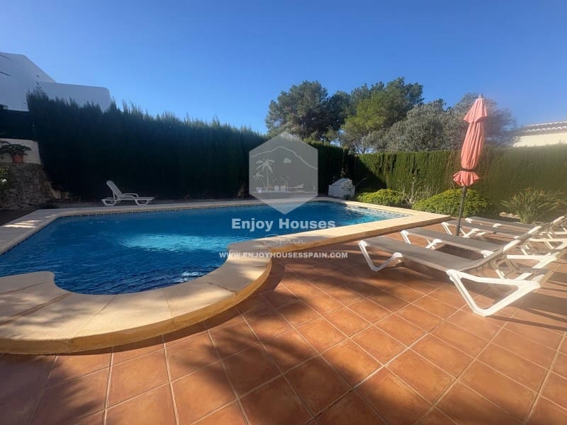 3 soveværelse Villa til salg i Javea / Xabia med swimmingpool - € 649.000 (Ref: 9616132)