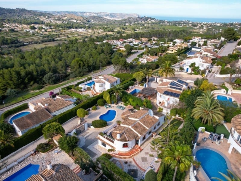 4 bedroom Villa for sale in Javea / Xabia - € 795,000 (Ref: 9686264)