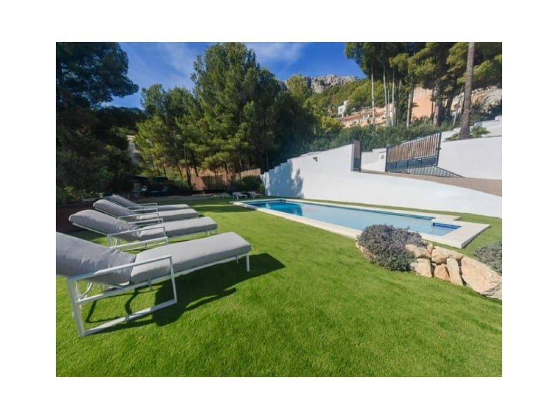 4 bedroom Villa for sale in Calpe / Calp with pool garage - € 999,900 (Ref: 9745256)