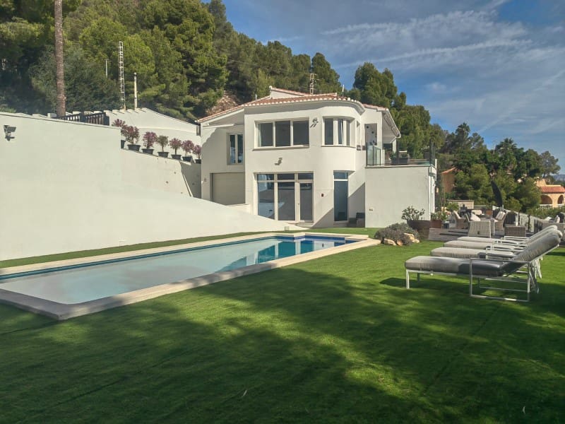 4 bedroom Villa for sale in Calpe / Calp with pool garage - € 999,900 (Ref: 9745256)