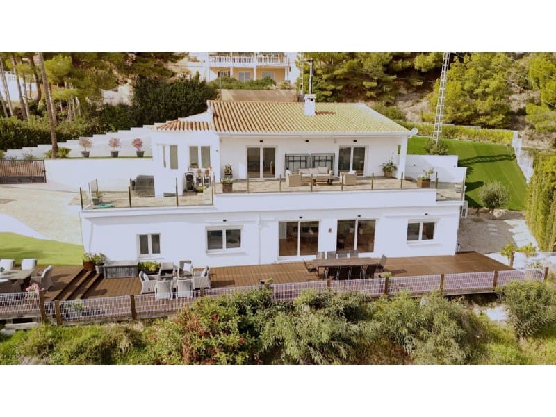 4 bedroom Villa for sale in Calpe / Calp with pool garage - € 999,900 (Ref: 9745256)