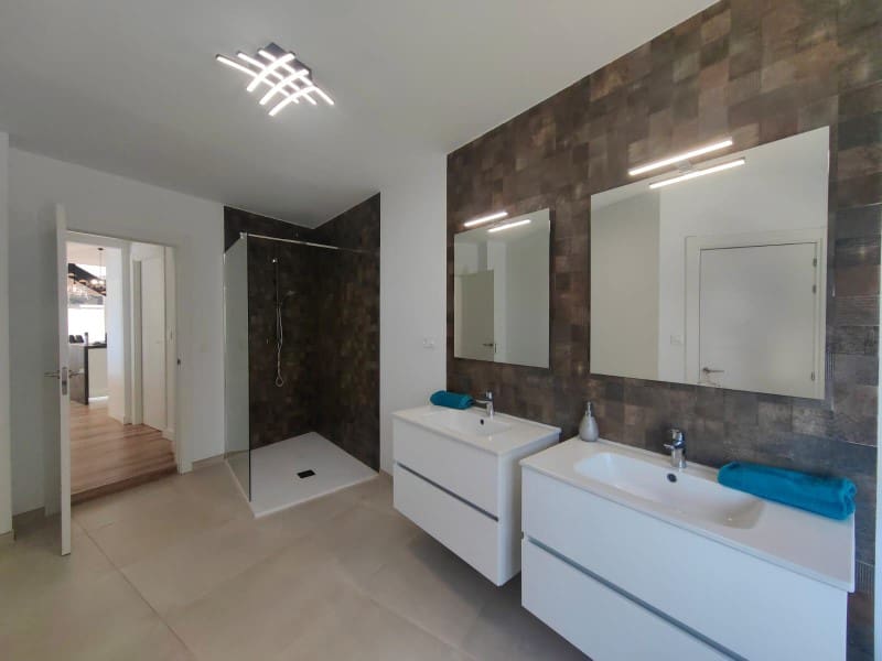 4 bedroom Villa for sale in Calpe / Calp with pool garage - € 999,900 (Ref: 9745256)