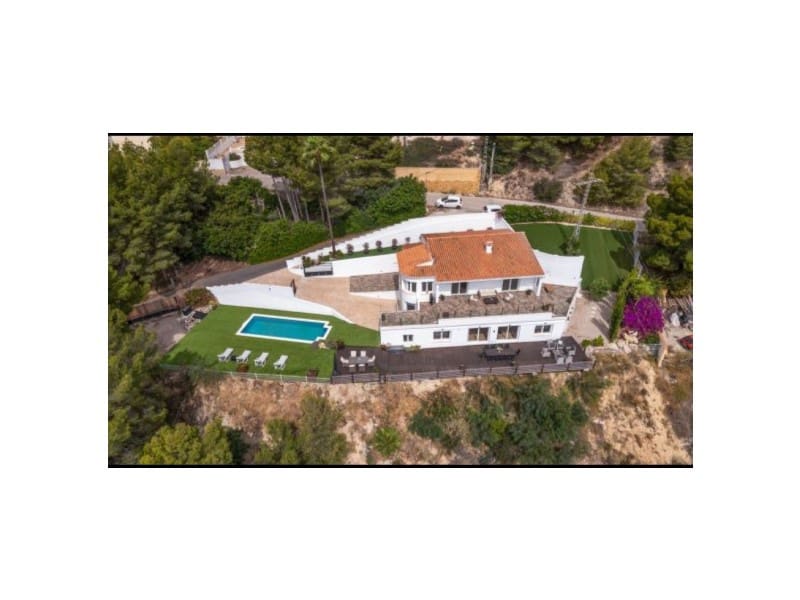 4 bedroom Villa for sale in Calpe / Calp with pool garage - € 999,900 (Ref: 9745256)