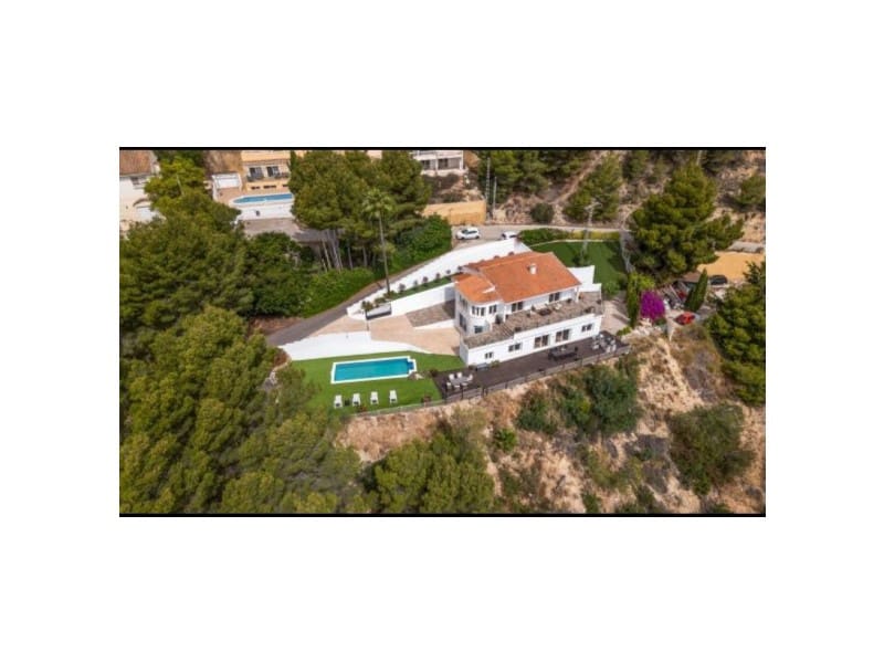 4 bedroom Villa for sale in Calpe / Calp with pool garage - € 999,900 (Ref: 9745256)