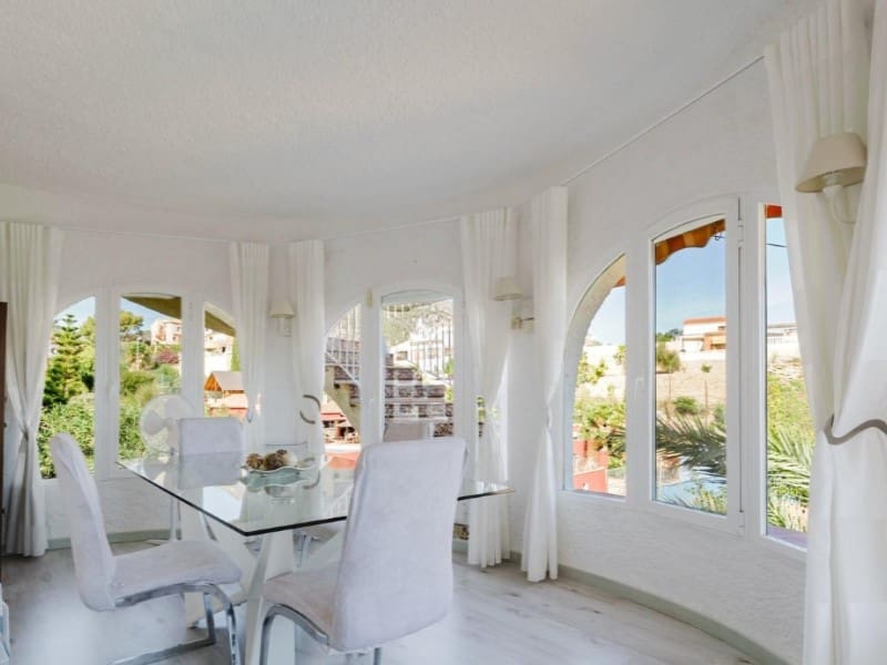 5 Zimmer Villa zu verkaufen in Calpe / Calp mit Pool - 990.000 € (Ref: 9811424)