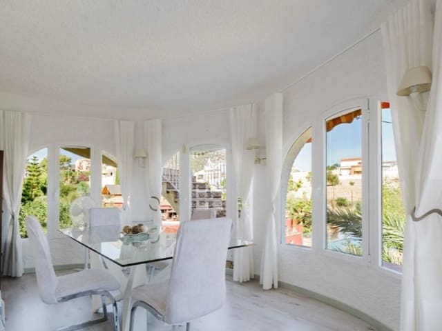 5 Zimmer Villa zu verkaufen in Maryvilla, Calpe / Calp mit Pool - 990.000 € (Ref: 9811424)