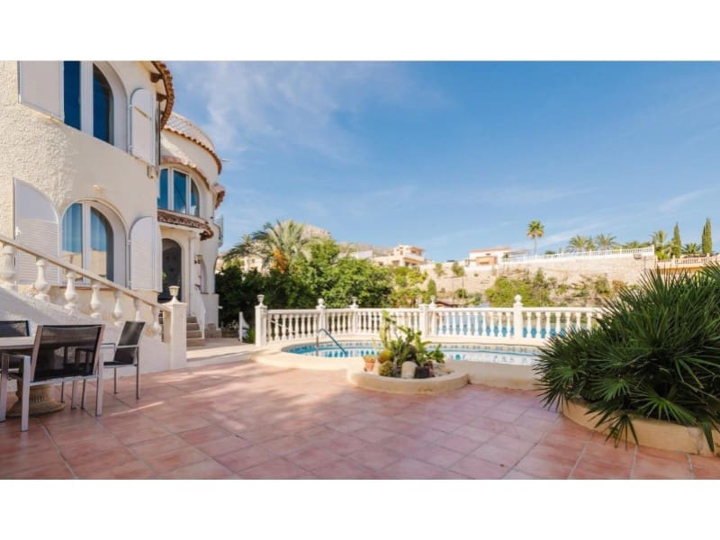 5 Zimmer Villa zu verkaufen in Calpe / Calp mit Pool - 990.000 € (Ref: 9811424)