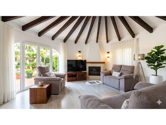 5 Zimmer Villa zu verkaufen in Maryvilla, Calpe / Calp mit Pool - 990.000 € (Ref: 9811424)