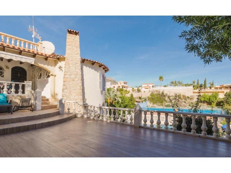 5 Zimmer Villa zu verkaufen in Calpe / Calp mit Pool - 990.000 € (Ref: 9811424)