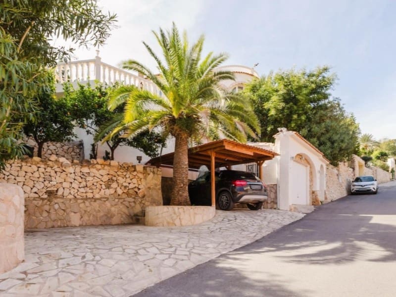 5 Zimmer Villa zu verkaufen in Calpe / Calp mit Pool - 990.000 € (Ref: 9811424)