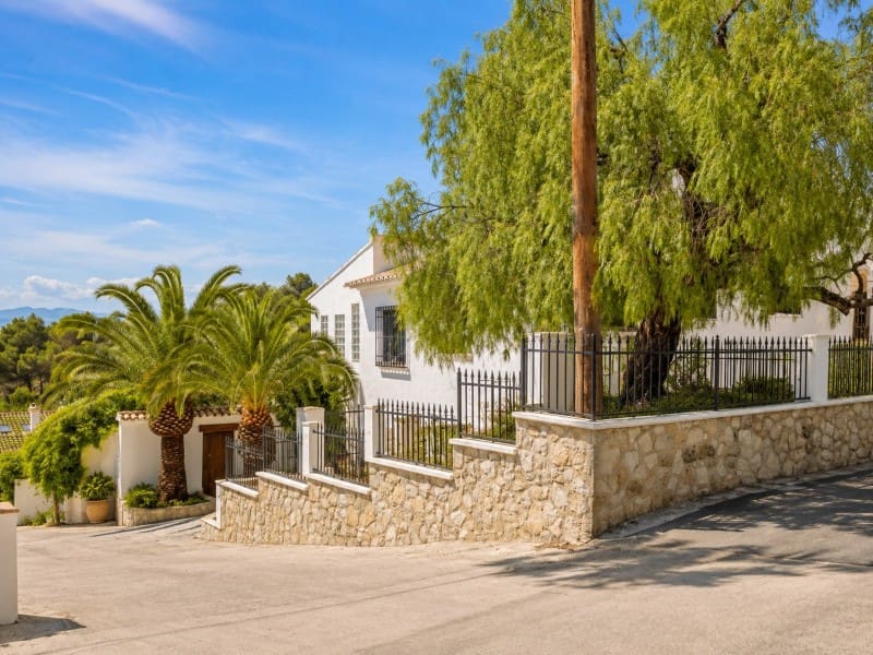 5 bedroom Villa for sale in Javea / Xabia with pool garage - € 1,268,000 (Ref: 9849328)