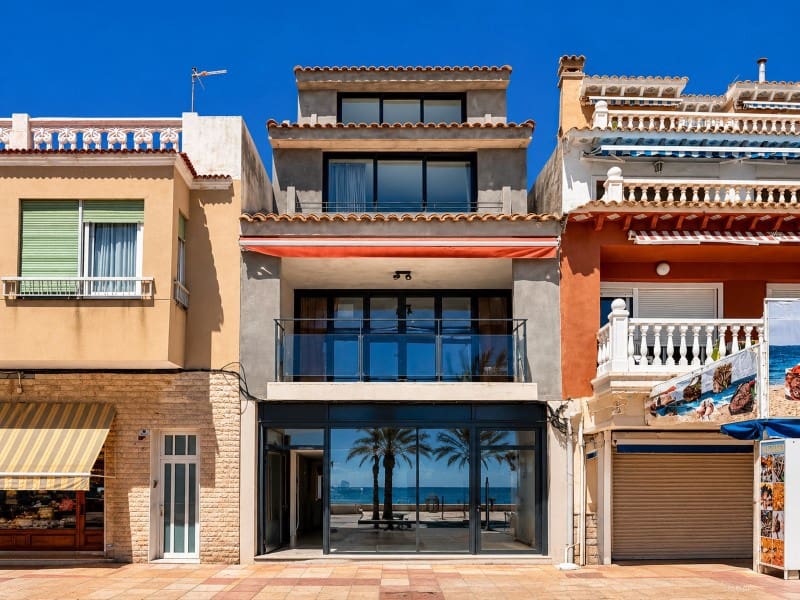 5 bedroom Townhouse for sale in El Campello with garage - € 2,200,000 (Ref: 9861248)
