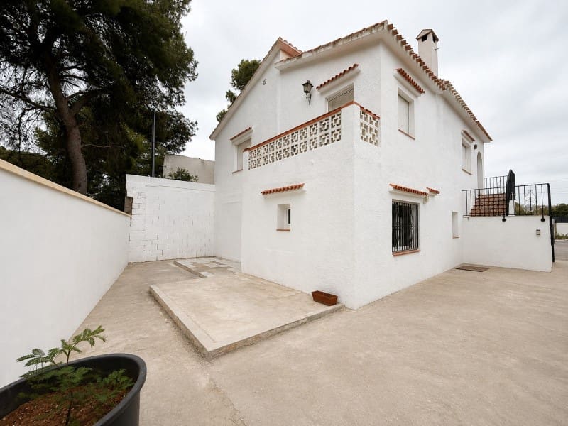 5 sovrum Villa till salu i Denia med garage - 590 000 € (Ref: 9878779)