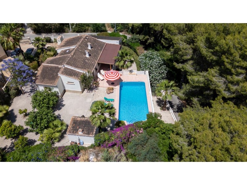Chalet de 4 habitaciones en Javea / Xàbia en venta con piscina garaje - 950.000 € (Ref: 9888739)