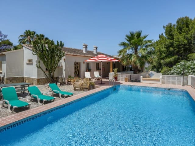Chalet de 4 habitaciones en Partides comunes - Adsubia, Javea / Xàbia en venta con piscina garaje - 950.000 € (Ref: 9888739)