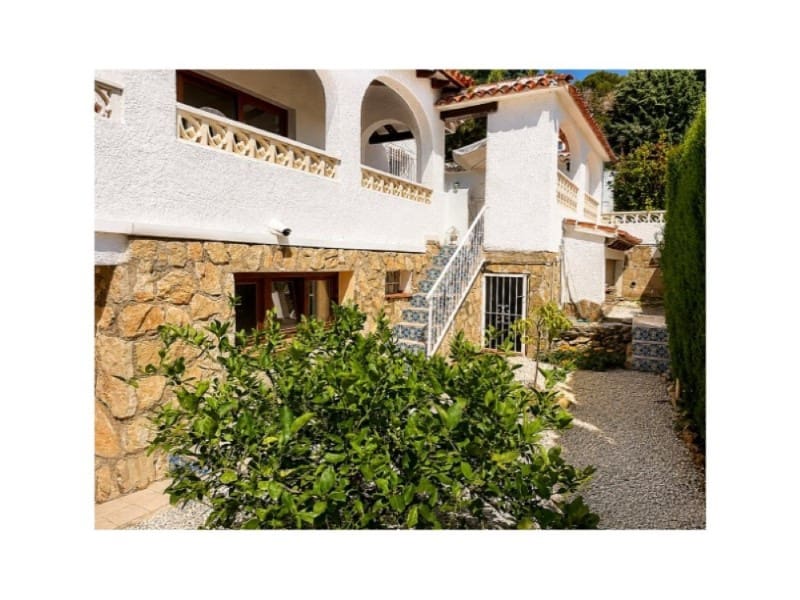 Chalet de 4 habitaciones en Javea / Xàbia en venta con piscina garaje - 950.000 € (Ref: 9888739)