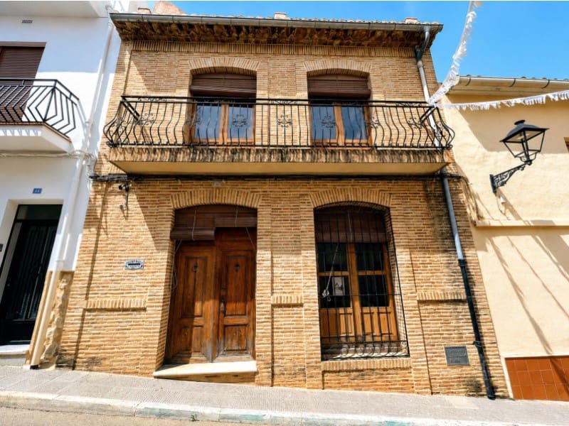5 bedroom Townhouse for sale in Orba - € 329,000 (Ref: 9924282)
