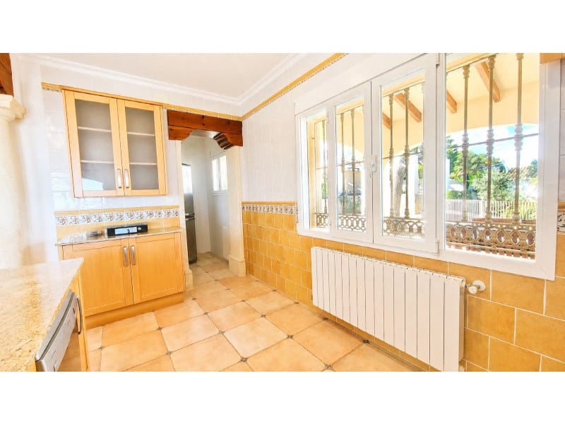 3 sypialnia Willa na sprzedaż w Javea / Xabia z basenem - 1 150 000 € (Ref: 9927028)