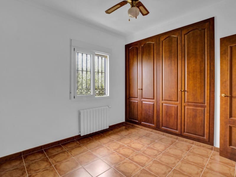 5 sypialnia Willa na sprzedaż w Orba - 645 000 € (Ref: 9941987)