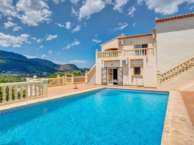 Chalet de 5 habitaciones en Orba en venta - 645.000 € (Ref: 9941987)