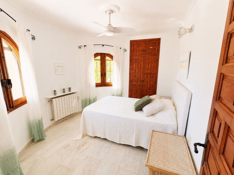 5 soveværelse Villa til salg i Benissa med swimmingpool garage - € 730.000 (Ref: 9941988)
