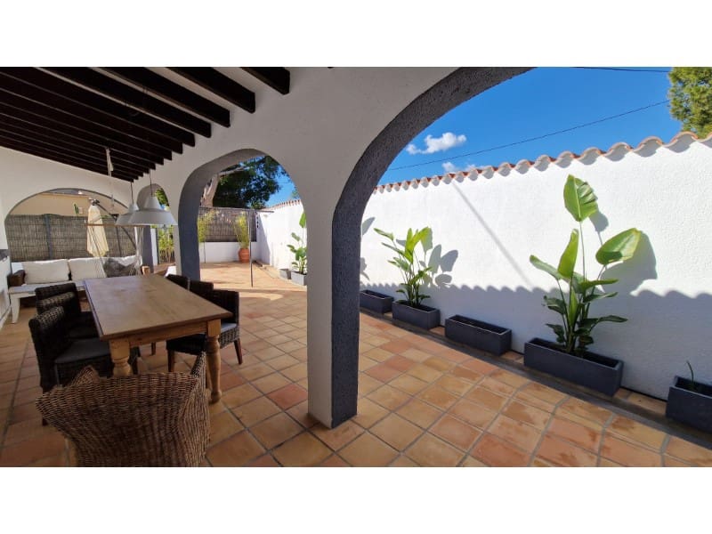 5 bedroom Villa for sale in Calpe / Calp - € 719,000 (Ref: 9941990)