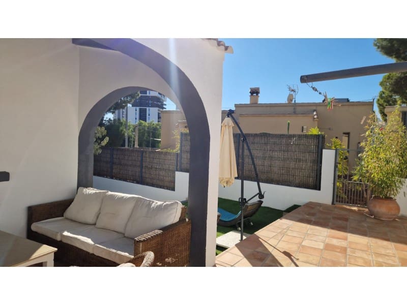 5 bedroom Villa for sale in Calpe / Calp - € 719,000 (Ref: 9941990)