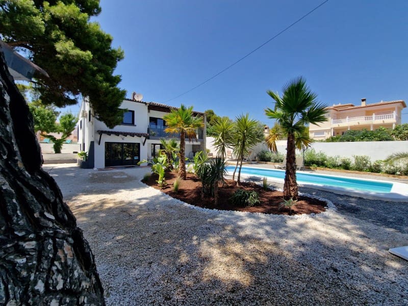 5 bedroom Villa for sale in Calpe / Calp - € 719,000 (Ref: 9941990)