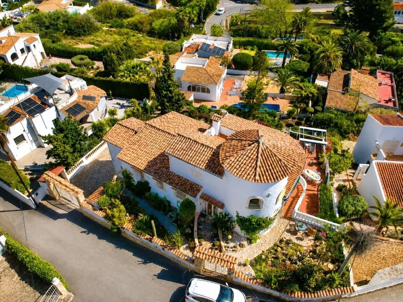 4 Zimmer Villa zu verkaufen in Benissa mit Pool - 766.000 € (Ref: 9954877)