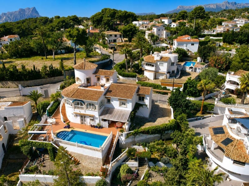4 Zimmer Villa zu verkaufen in Benissa mit Pool - 766.000 € (Ref: 9954877)