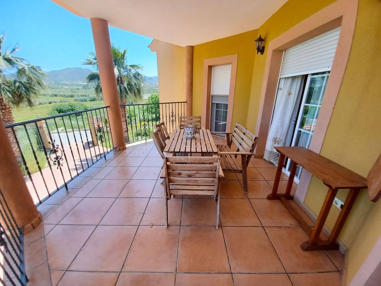 4 soveværelse Villa til salg i Burjulu - € 294.000 (Ref: 8049245)