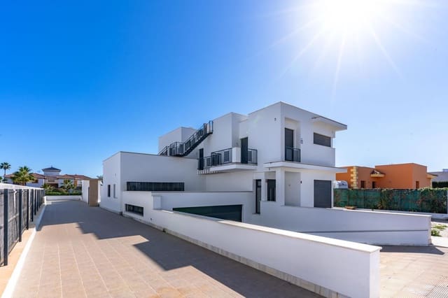 4 makuuhuone Huvila myytävänä paikassa Puerto Vera - Las Salinas, Vera mukana 
autotalli - 775 000 € (Ref: 8624777)