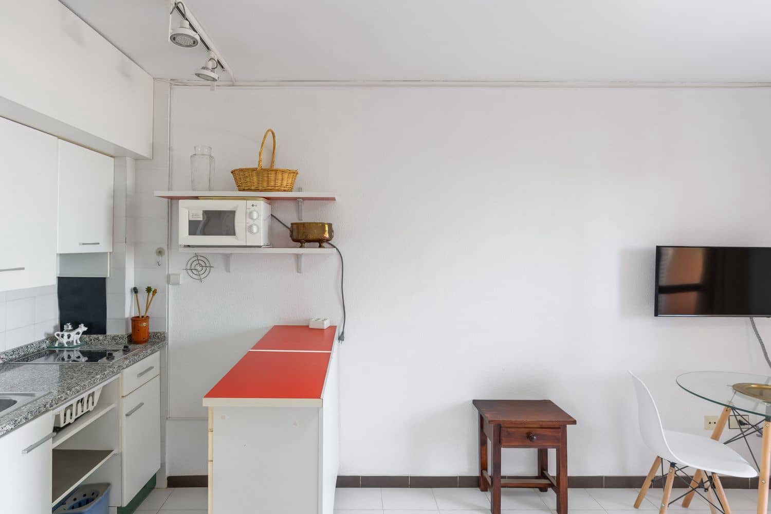 Apartment for sale in Almeria city with pool garage - € 131,000 (Ref: 9460928)