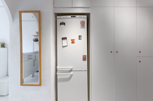 Apartment for sale in Almería city with pool garage - € 131,000 (Ref: 9460928)