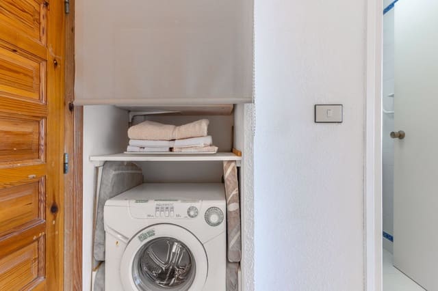 Apartment for sale in Almería city with pool garage - € 131,000 (Ref: 9460928)