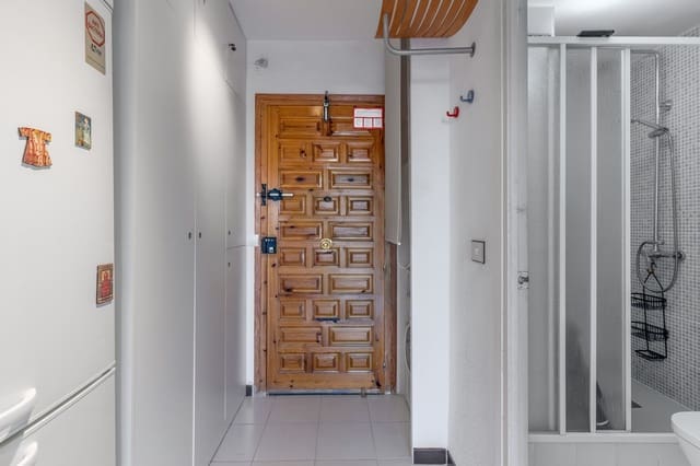 Apartment for sale in Almería city with pool garage - € 131,000 (Ref: 9460928)