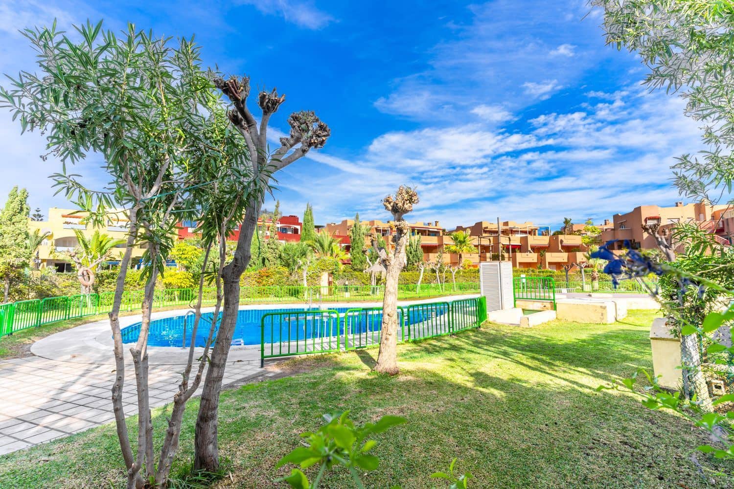 Apartment for sale in Almeria city with pool garage - € 131,000 (Ref: 9460928)