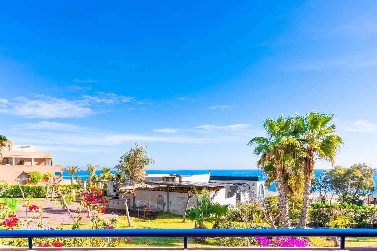 Apartment for sale in Almeria city with pool garage - € 131,000 (Ref: 9460928)